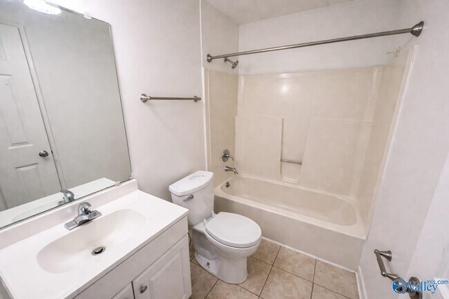 Foto del edificio - 4514 Bonnell Dr NW