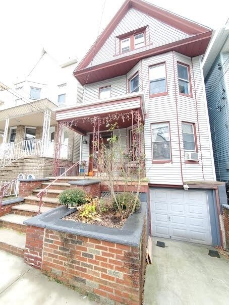 Building Photo - 63 46th St