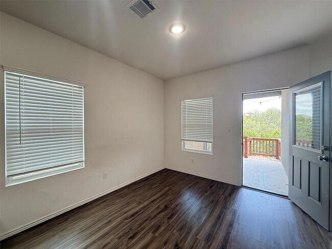 Foto del edificio - 1216 Blackhaw Ln