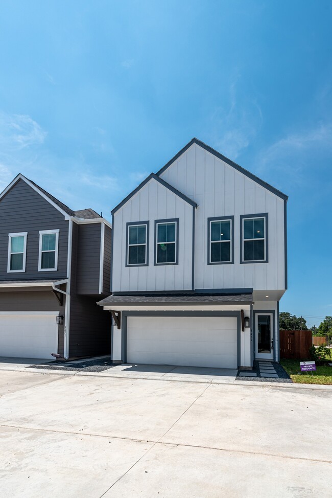 Building Photo - 8475 Berry Brush Ln