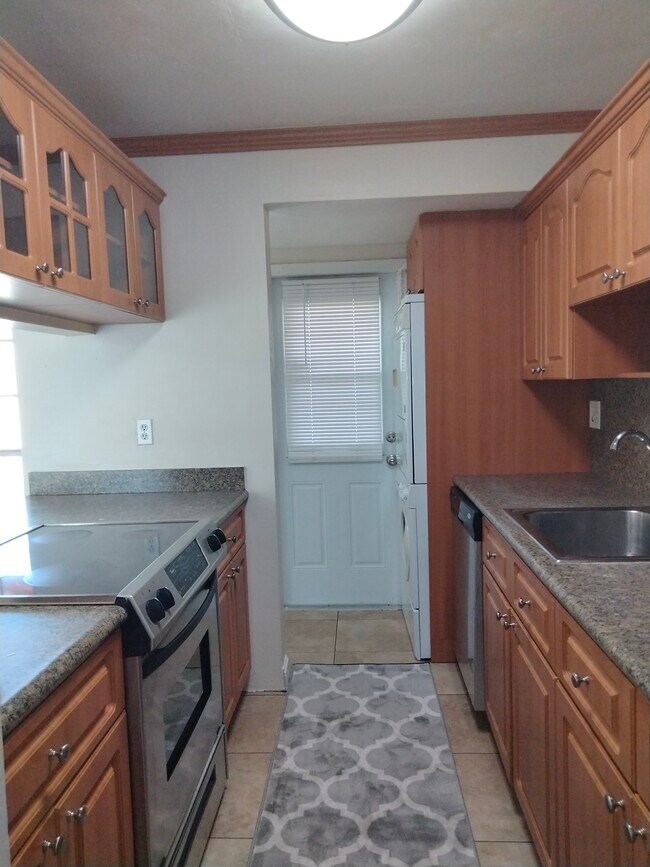 Building Photo - 7230 Fairway Dr