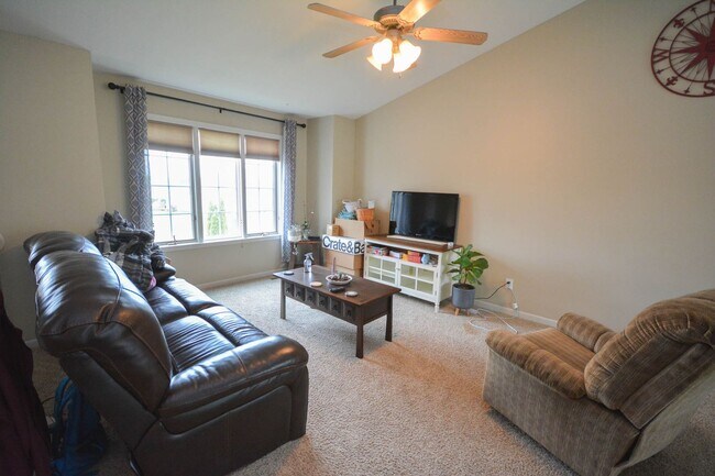Foto del edificio - Exceptional home in Badger Ridge area of Rochester!