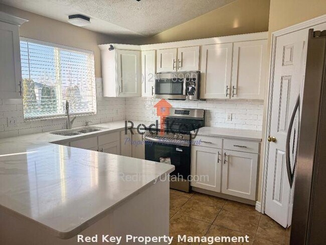 Foto del edificio - Cedarwood Rd. Single Family Home