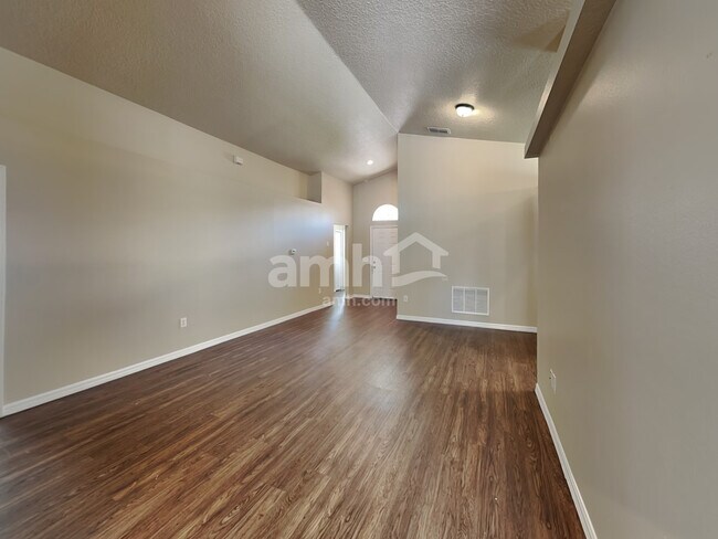 Foto del edificio - 2645 Willow Glen Cir