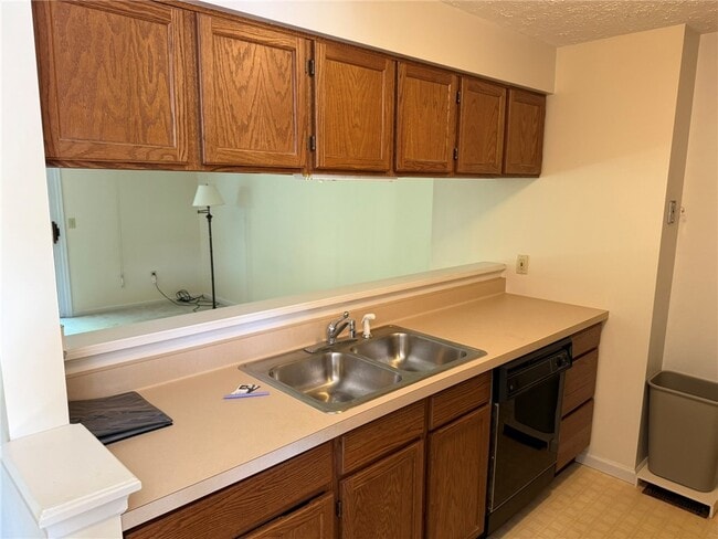 Building Photo - 116 Jordache Ln