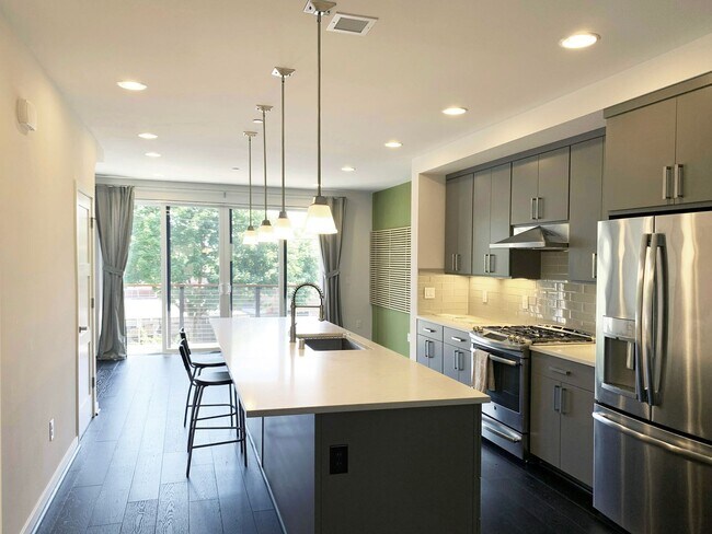Foto del edificio - 3300 NE 65th St