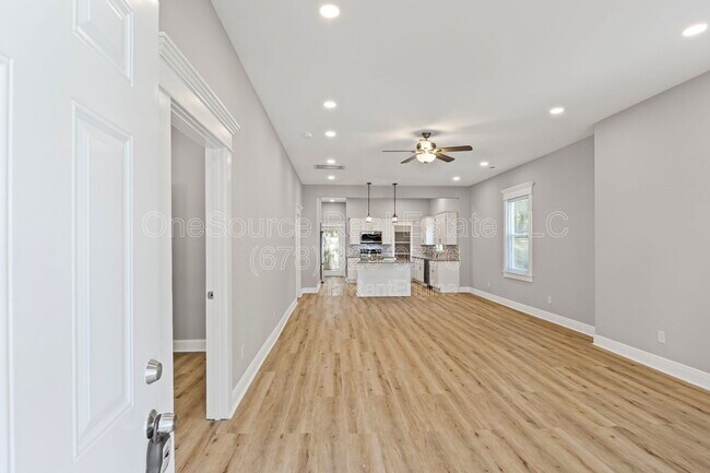 Foto del edificio - 883 N Grand Ave NW