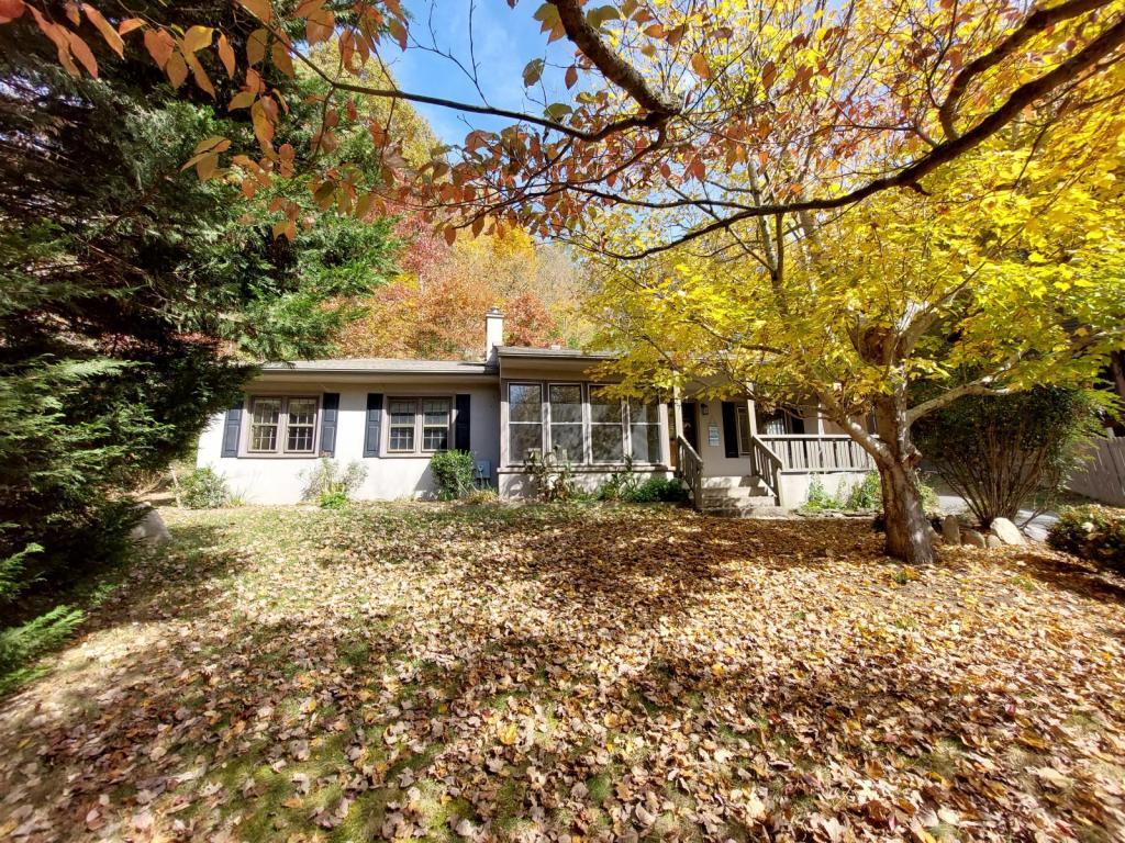 27 Skyway Dr, Marshall, NC 28753 House Rental in Marshall, NC