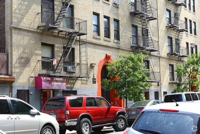 Building Photo - 565 W 188th St