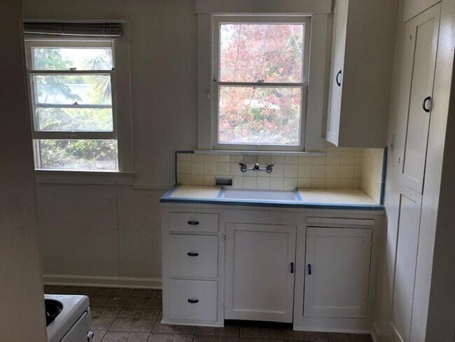 kitchen sink - 12405 Ohio Ave
