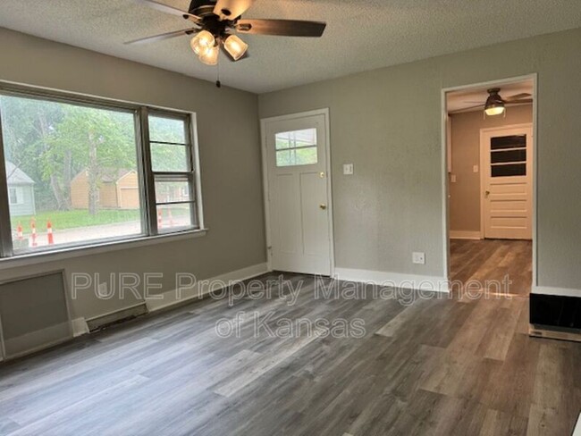 Building Photo - 2416 SW 25th Drive