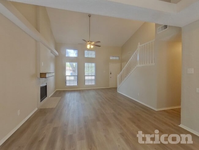 Building Photo - 837 Globe Ave