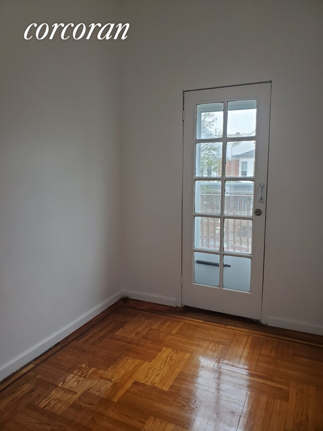 Foto del edificio - 218 E 4th St