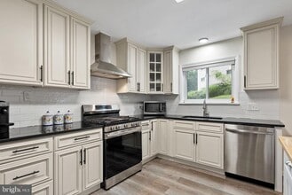 Building Photo - 7409 Aspen Ave