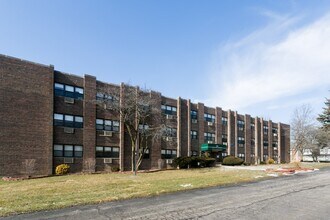 Building Photo - 696 Elm Pl