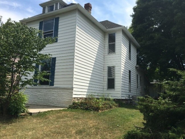 Building Photo - 2119 High St