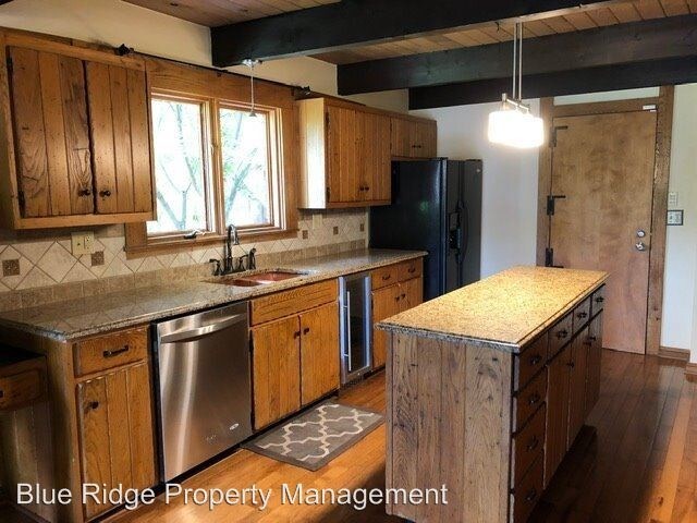 Building Photo - 5 br, 3.5 bath House - 14 Compton