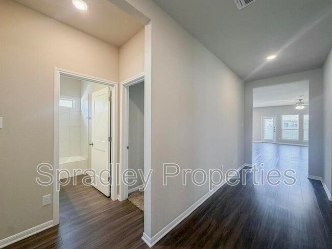 Building Photo - 2037 Yarrelton Dr