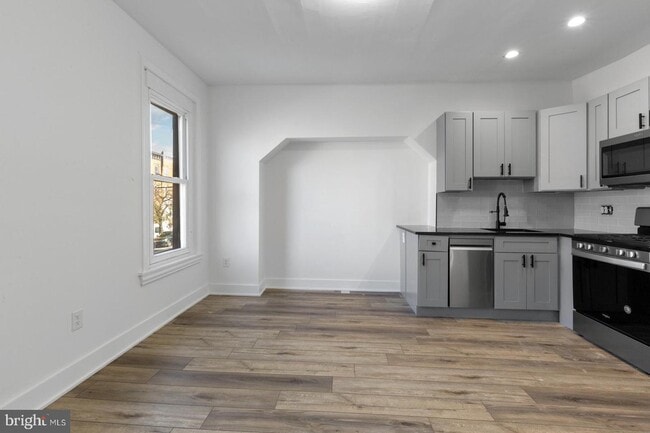 Building Photo - 2938 W Girard Ave