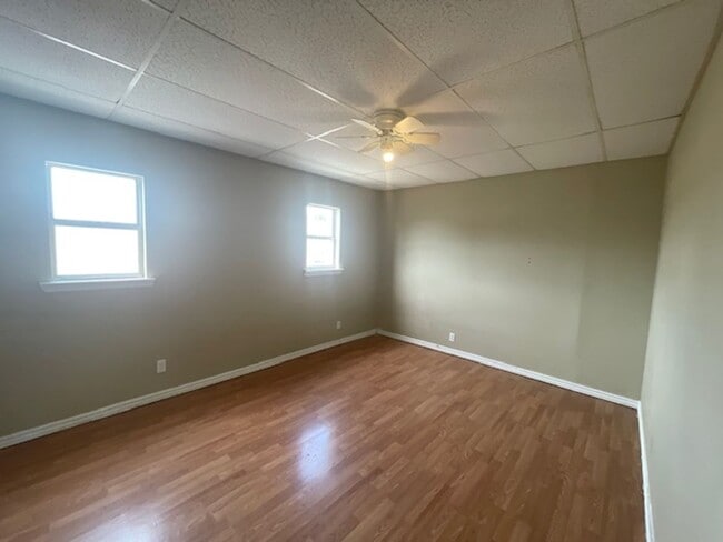 Building Photo - North Bay / central Portland area-Affordable rental-$99 move-in special