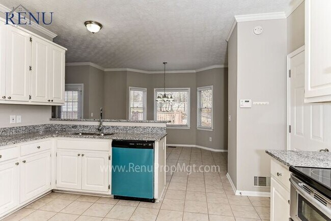 Foto del edificio - Now available 4 bedrooms 2.5 baths