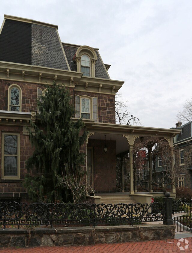 Building Photo - 231 S 42nd St