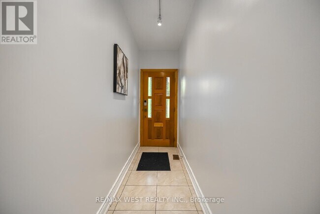 Photo du bâtiment - 108 Armstrong Ave