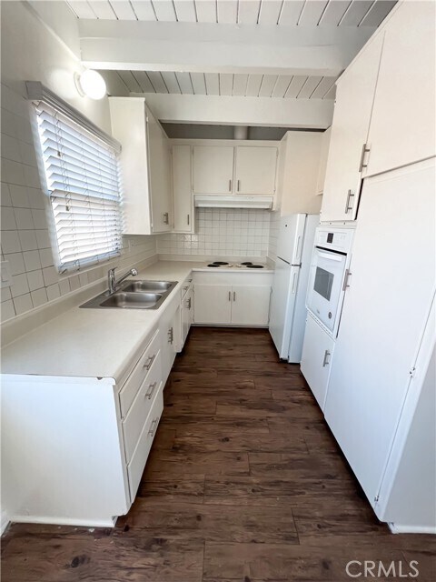 Foto del edificio - 2102 S Pacific Ave