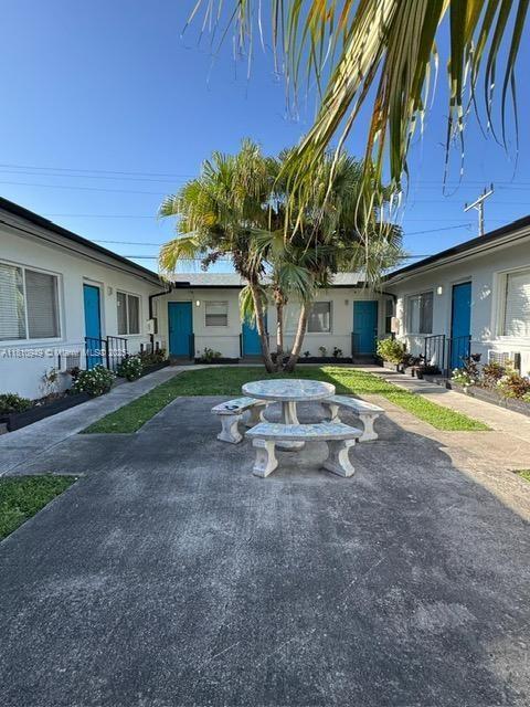 Foto del edificio - 2499 SW 27th St