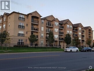 Building Photo - 1471-1471 Maple Ave