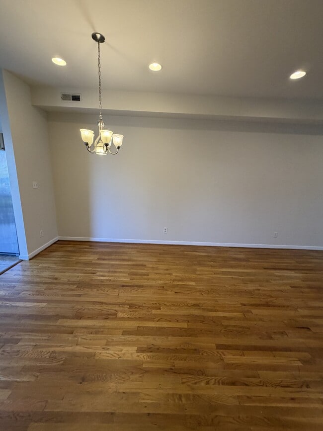 Building Photo - 1512 W Cary St