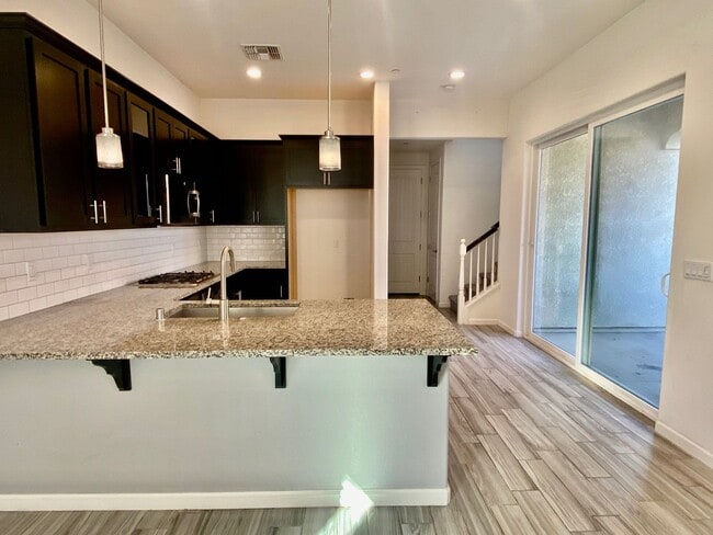 Building Photo - AVAILABLE BY 6/19/26. 4 BED, 2.5 BATHS, 1763 SQ FT STAINLESS STEEL APPLIANCES INCLUDED