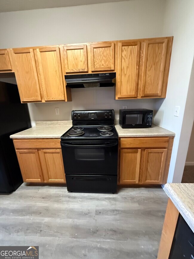 Foto del edificio - 6327 Ellenwood Dr