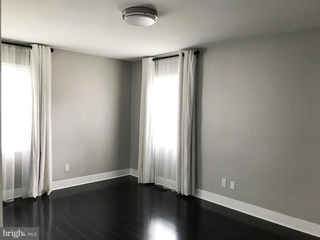 Building Photo - 28 Normandy Ln
