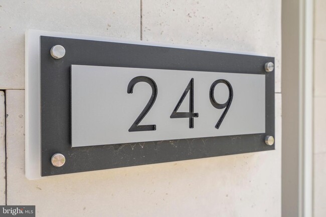 Foto del edificio - 249 Charles Ellis Ln
