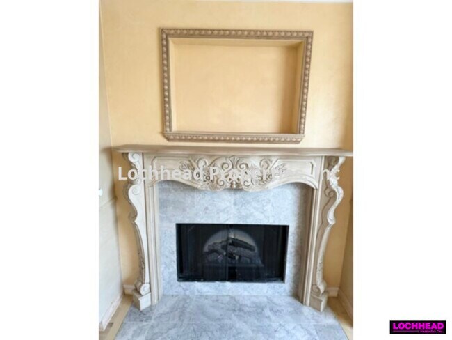 Building Photo - *******STUNNING HOME IN THE PEACHTREE VILL...