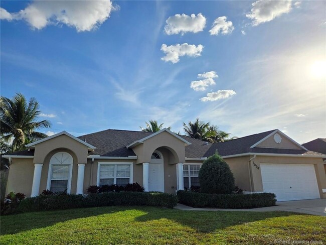 Building Photo - 1054 SW Idol Ave