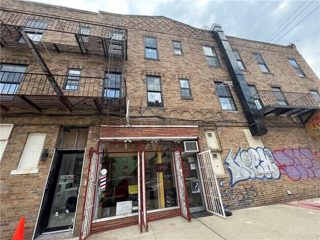 Building Photo - 886 Troy Ave