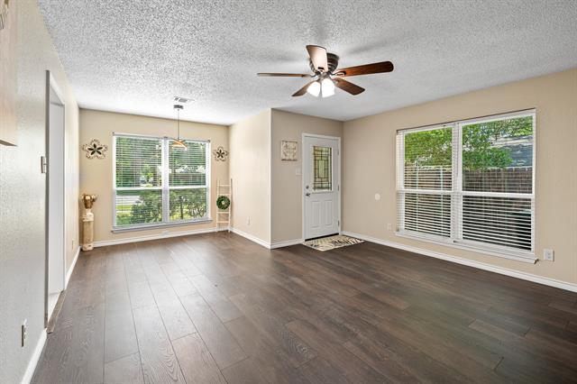 Foto del edificio - 721 Oakwood Ln