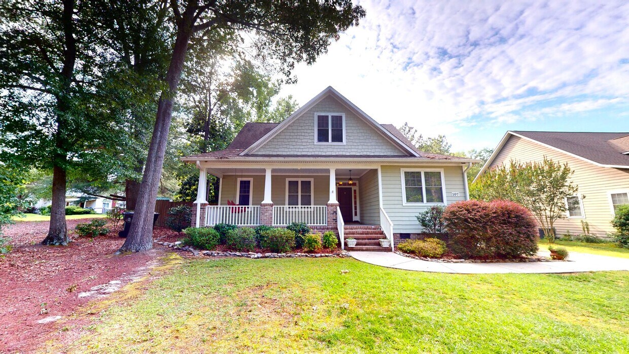 Primary Photo - Cottage Style home less than one mile from...
