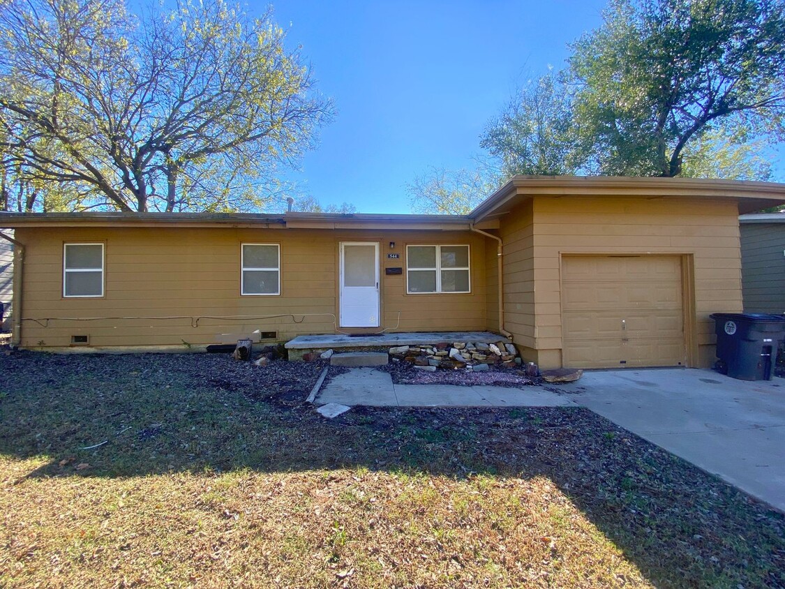 Foto principal - Newly Remodeled 3 Bedroom Home