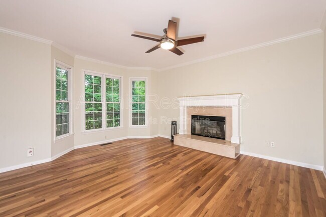 Foto del edificio - 985 Taylor Pkwy