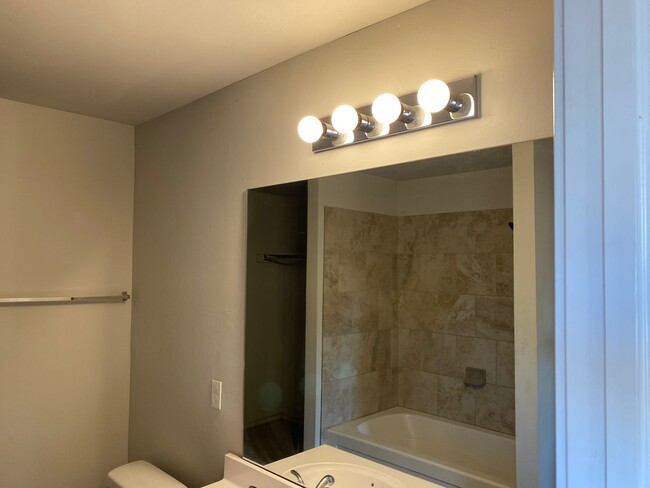 Building Photo - Welcome to this charming 3 bed 2 bath home...