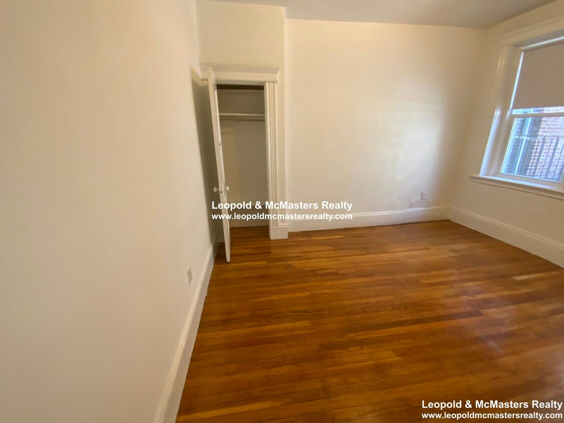 Primary Photo - 123 Wren St