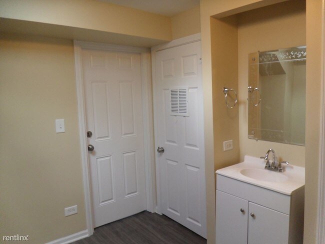 Foto del edificio - 3 br, 2 bath House - 4416 W Wilson Ave