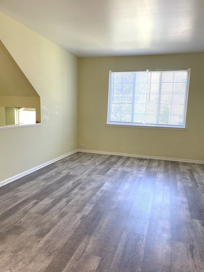 Building Photo - 595 S PARKSIDE Dr