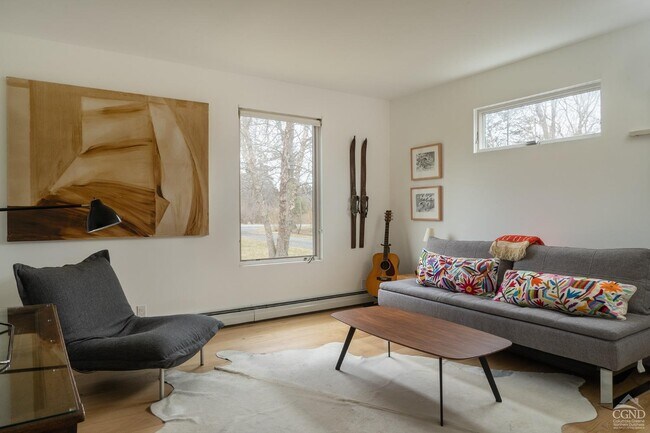 Building Photo - 95 Best Ln