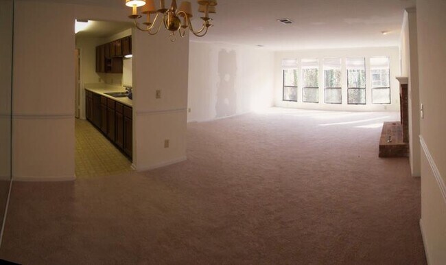 Foto del edificio - 423 Warm Springs Cir