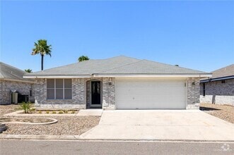 Building Photo - 1111 Lake View Dr