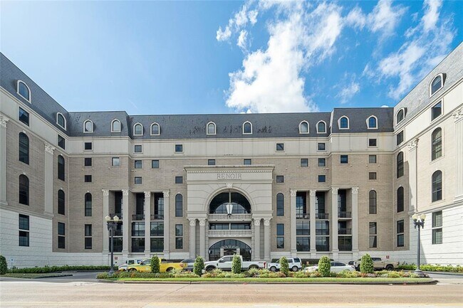 Building Photo - 1005 S Shepherd Dr